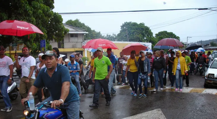Algunos negocios cierran sus puertas en Bonao en apoyo a Falcondo