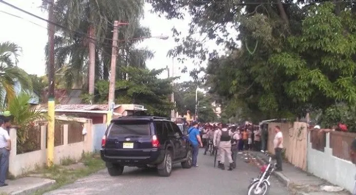PN mata a un hombre y apresa otro iban en jeepeta en Haina