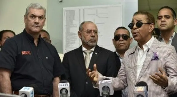 Diandino Peña dice ha tenido que buscar ayuda espiritual y refugiarse en la iglesia junto a su familia