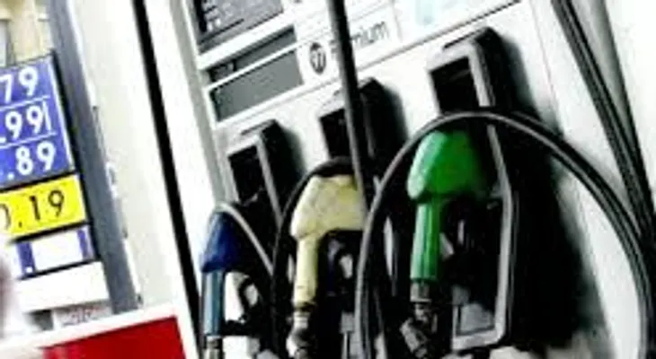 Otra vez, vuelven a congelan precios de los combustibles