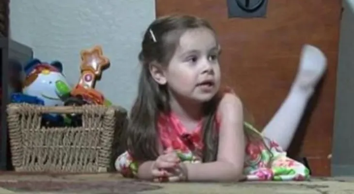 Una niña de 3 años tiene el mismo CI que Einstein y aprendió español con un iPad 