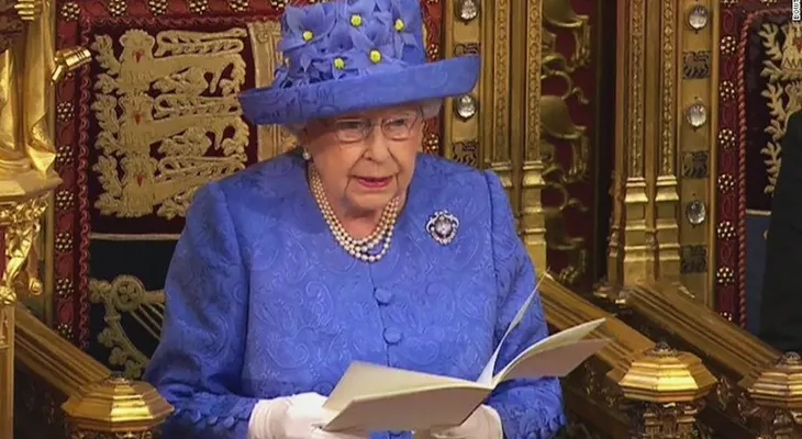 La reina Isabel II presenta un plan de gobierno enfocado en el brexit