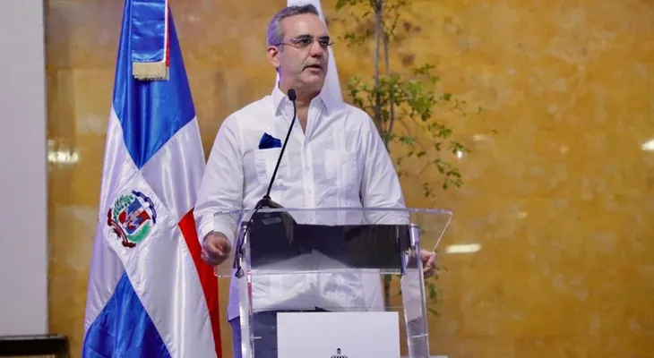 Presidente Abinader: "Me siento orgulloso de los médicos del país por su valentía y arrojo"