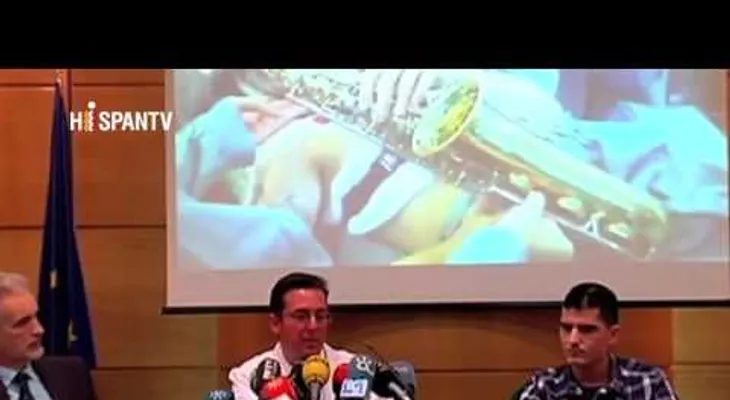 Extirpan tumor cerebral a un paciente mientras toca el saxofón (VIDEO)