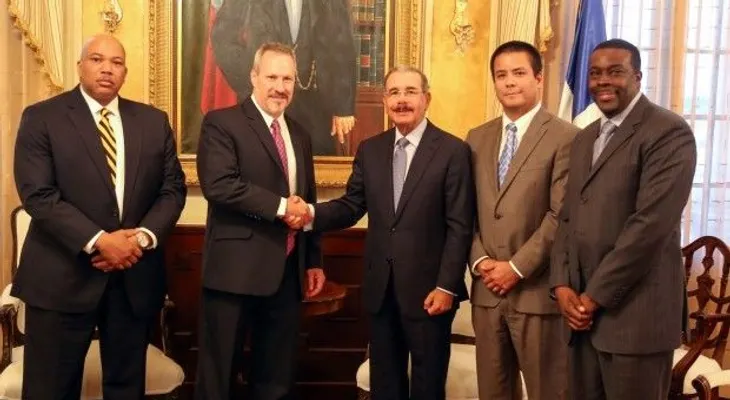 Presidente Medina recibe a nuevo director regional de la DEA