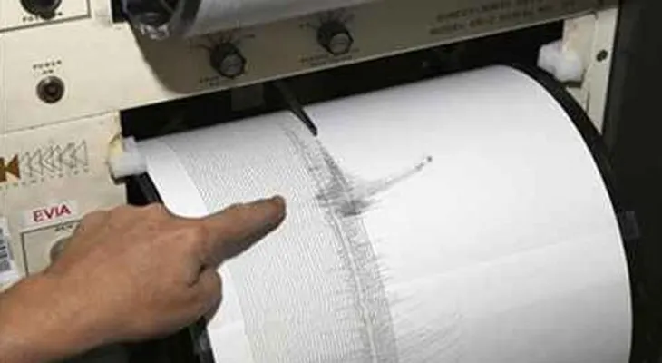 Un terremoto de magnitud 7,9 sacude Indonesia; autoridades 