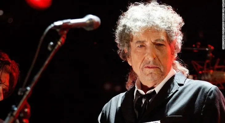 3 meses después, Bob Dylan por fin recogió el Premio Nobel de Literatura