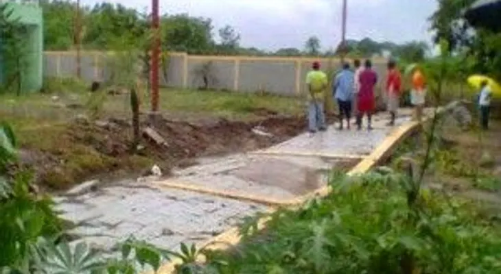 Lluvias derrumban pared de escuela en Los Alcarrizos