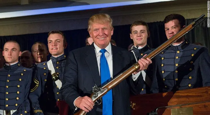 El presidente Trump le hace daño a la industria de las armas de fuego