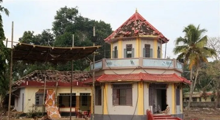 Mueren 110 durante incendio en templo en la India provocado por fuego artificiales