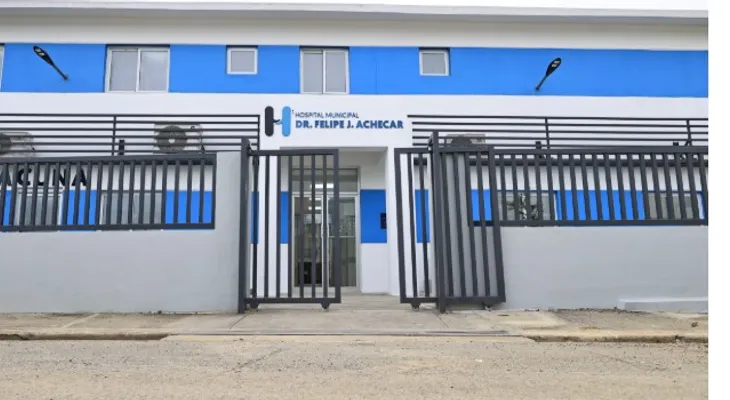 SNS inaugura remozamiento del hospital de Pimentel