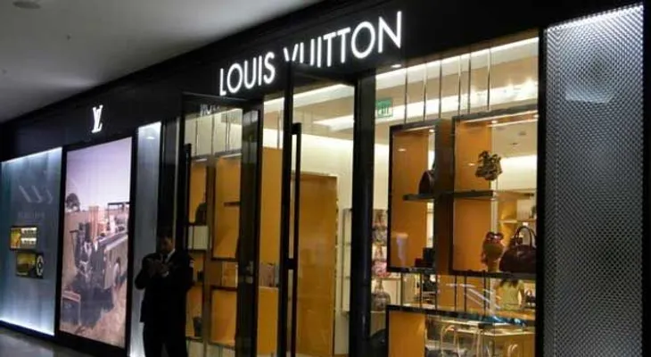 Incautan videos de seguridad de tienda Louis Vuitton, de Blue Mall