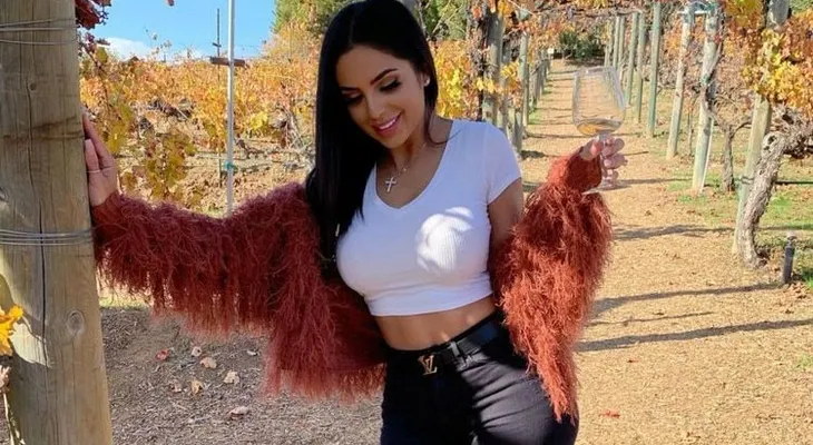 La youtuber Jackie Hernández toma la drástica decisión de quitarse los implantes de senos y glúteos