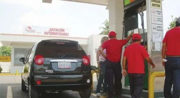 Gobierno vuelve a bajar los precios de las gasolinas