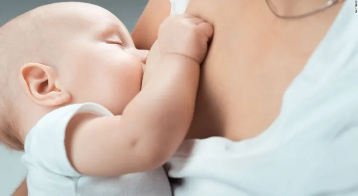 Tomar alcohol durante la lactancia puede reducir la capacidad cognitiva de los bebés, según un estudio