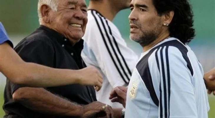 Maradona: No estoy deprimido, solo triste por la muerte de mi padre 