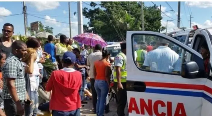 8 personas heridas en choque de cinco vehículos en Las Américas