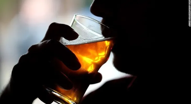 Gaseosa con combustible: ¿la nueva tendencia mortal en adolescentes?