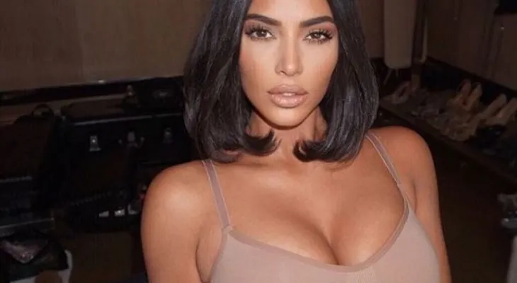 Kim Kardashian posó para Vogue y sus increíbles senos fueron los protagonistas
