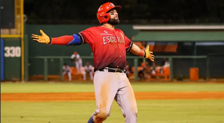 De la Cruz, Liz, Hernández y Castillo firman con el Escogido