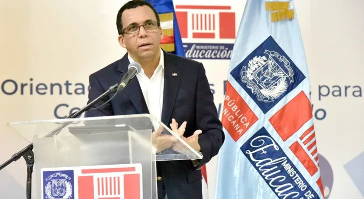 Ministro Andrés Navarro: alianza entre escuela y familia evitará la violencia y el crimen