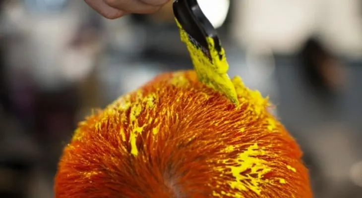 Decide teñirse el pelo y descubre que es alérgico al tinte demasiado tarde