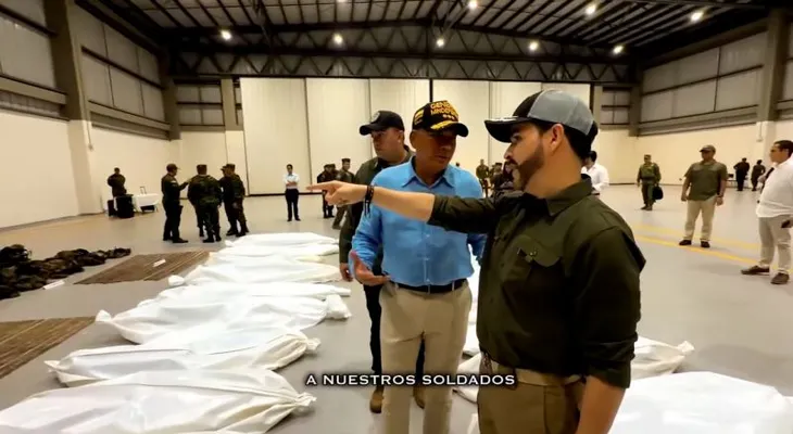 De La Espriella exhibe resultados de ofensiva militar y desata críticas por mostrar 23 cadávere
