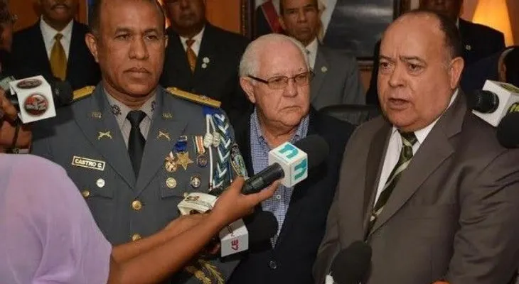 Oficiales (r) y cuatro exjefes PN apoyan labor Castro Castillo