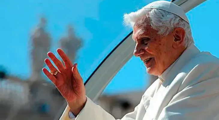 El Vaticano recuerda Benedicto XVI condenó abusos y se reunió con víctimas