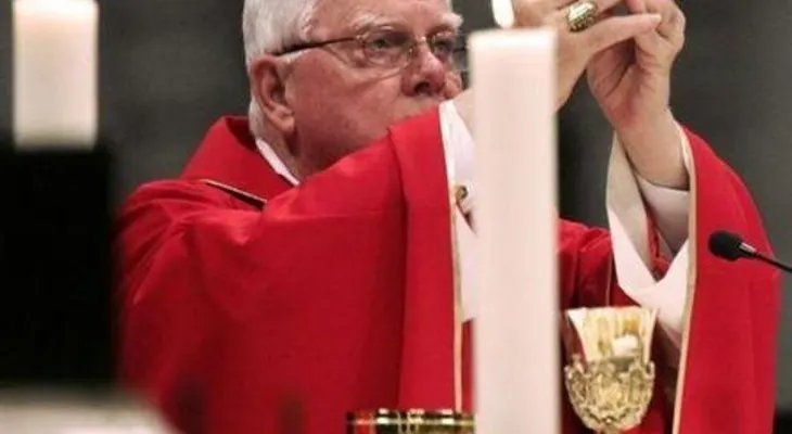 Muere cardenal Bernard Law, símbolo del escándalo de abusos sexuales en la Iglesia católica