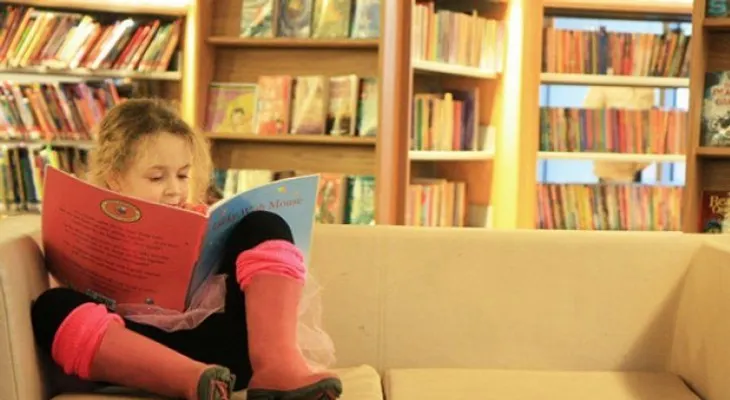 Científicos aseguran quienes leen libros viven más