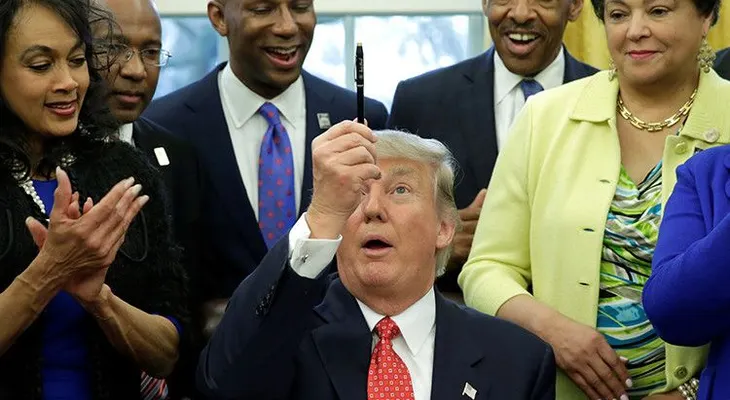 Plantean destituir a Trump por una quinta razón que "está en camino"