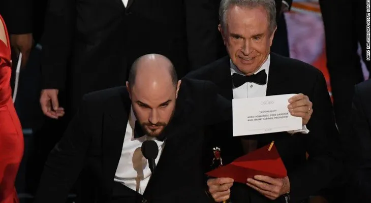PricewaterhouseCoopers se disculpa por el error en los Oscar: "Hemos fallado a la Academia"