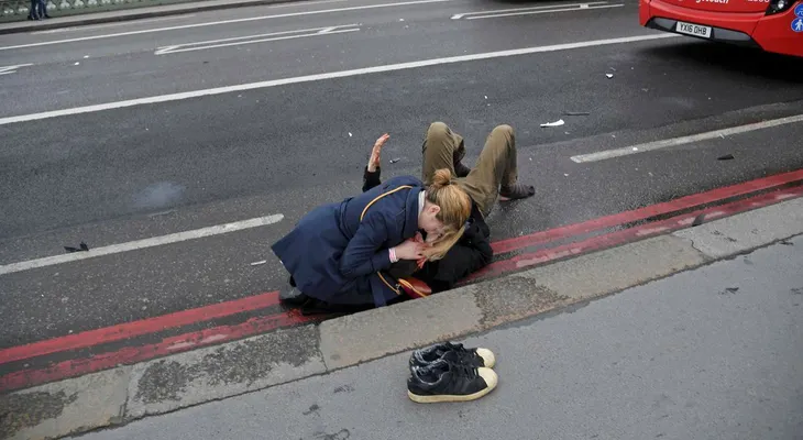 La historia detrás de una de las fotos más conmovedoras del atentado en Londres