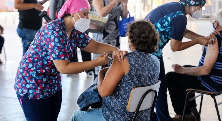 Vacunados contra la covid-19 no dejan de ser humanos ni pierden sus derechos