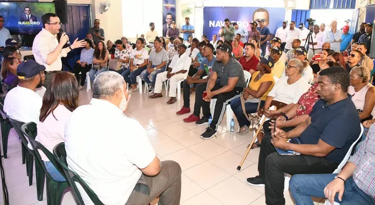 Andrés Navarro garantiza trabajo seguro a la familia dominicana