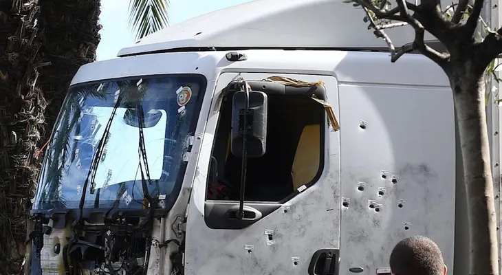 "Trae más armas", pidió en un mensaje el autor de la matanza de Niza minutos antes de la masacre