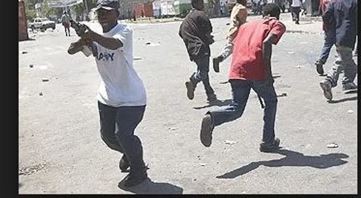 Haitianos secuestran 3 militares de RD y 6 empleados consulado