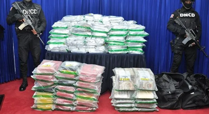 Decomisan 479 paquetes de droga en dos puertos del país
