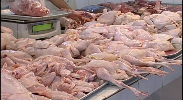 Bajan precios de pollos y huevos por problemas de exportación