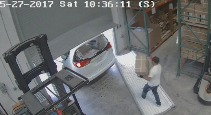 Ladrones se roban 30.000 condones y 15.000 dólares en juguetes sexuales