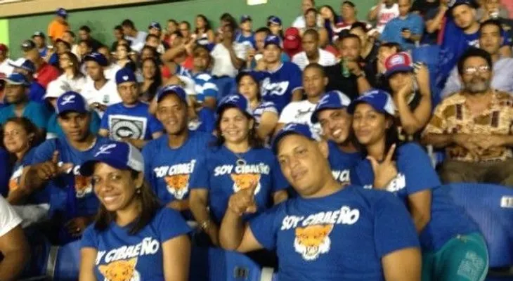 Más de 10 mil fanáticos asisten a juego Licey vs Escogido