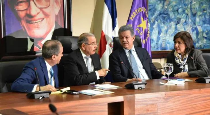 Danilo le gusta tomar agua y café; Leonel es "loco" con una coca cola y el queso