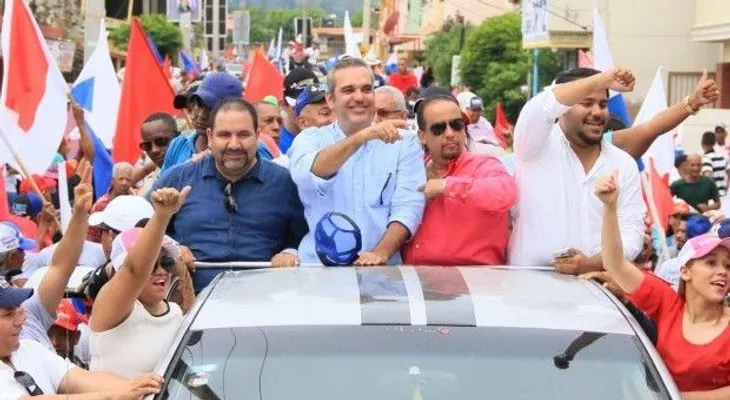 Abinader se compromete a bajar impuestos y estimular a la inversión