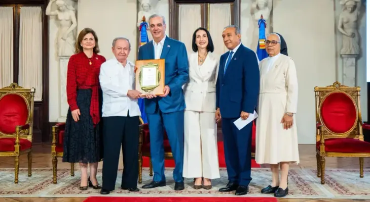 Abinader encabeza entrega del Premio Anual Protector de la Persona Envejeciente y Adulto Mayor