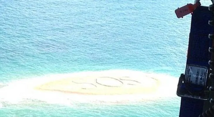 Perdidos en el mar, escribieron un SOS gigante y se salvaron