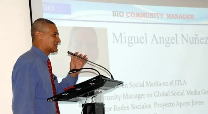 Equipo de Redes Sociales de la Juventud con Francisco Javier trabaja sin descanso