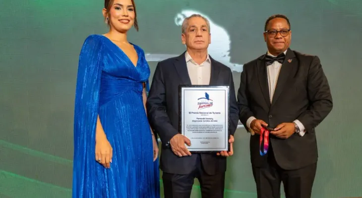 Fernando Hazoury recibe el premio Empresario Turístico del Año en la quinta edición del Premio Nacional de Turismo