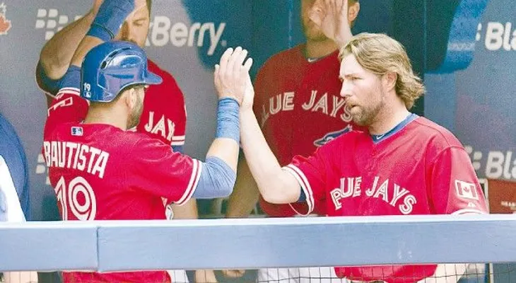 Dickey se luce en la lomita, Reyes con el madero y Toronto triunfa 