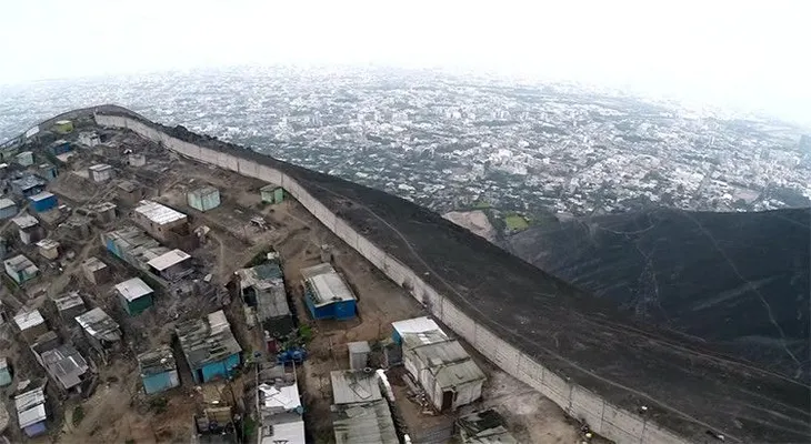 Perú: El muro de la vergüenza entre el lujo y la miseria, a ojo de dron (VIDEO)